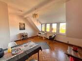 Helles Wohnzimmer mit Essbereich - Etagenwohnung mit 68,00 m² in Jena zur Miete