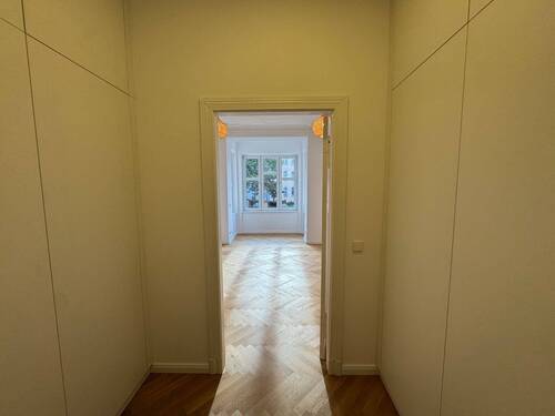 Schrankraum-Durchgang - 