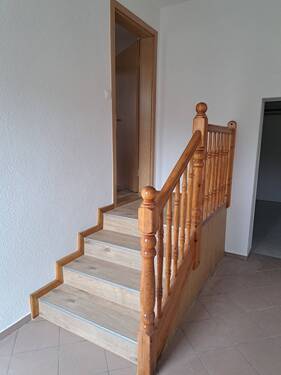 separater Hauseingang - Flur - sanierte 3-Raum-Wohnung zwischen Neukieritzsch und Groitzsch