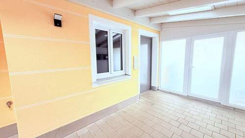 Zugang - 3 Zimmer Terrassenwohnung zur Miete in Garching an der Alz