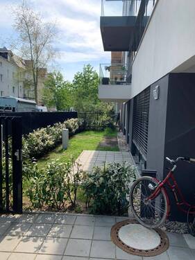 Terrasse mit Vorgarten - 3 Zimmer Terrassenwohnung in Berlin