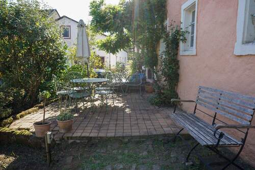 Gemütliche Sitzecke im Außenbereich - 