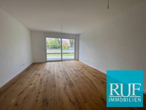 Wohnzimmer - Hell & Großzügig: 2 Zimmer mit Terrasse, Garten & hohem Wohnkomfort in Pforzheim