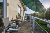 ... auf den sonnigen Balkon in Südost-Ausrichtung - 