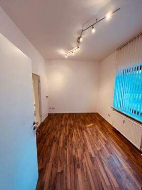 Schöne, lichtdurchflutete 1-Zimmer Whg. - Zentraler Büroraum ohne EBK, in 21614 Buxtehude - Bitte Anzeige komplett lesen!