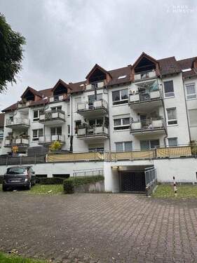 Rückansicht und Tiefgarage - 3 Zimmer Etagenwohnung in Neu-Anspach