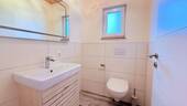 Gäste-WC mit Fenster - 