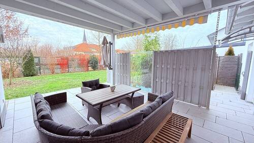 Lounge-Bereich überdacht - 