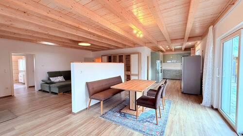 Blick zum Wohnbereich - 5 Zimmer Bungalow in Ering