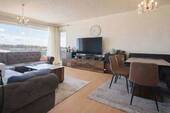01_Wohnzimmer - Viel Platz für Familienleben - 4-Zimmer-Wohnung mit großer Loggia
