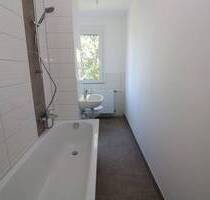 Jeder braucht eine Insel...neu sanierte 3-RW mit Wanne u. Balkon!!! - Freiberg