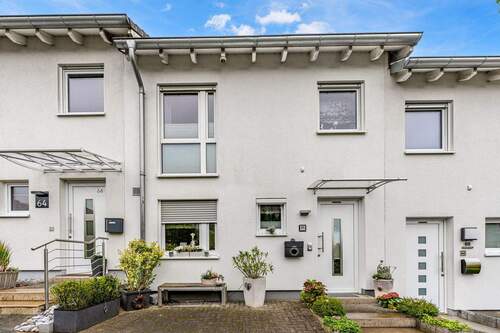 Frontalansicht - Modernes Familienglück in Hattingen-Holthausen - stilvolles Wohnen mit Garten, Terrasse und viel Raum zum Leben