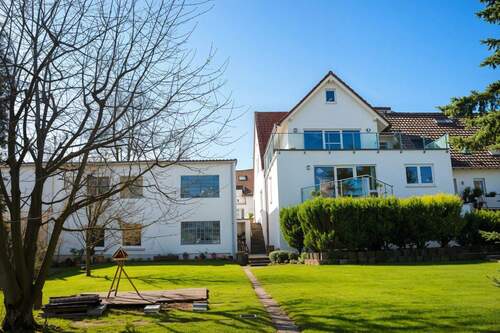Gartenansicht - Provisionsfrei für Käufer: Zweifamilienhaus mit Blick über Mainz. Inkl. Doppelgarage & großen Garten