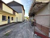Außenansicht Haus 1 und 2 - 1 Zimmer Mehrfamilienhaus, Wohnhaus zum Kaufen in Eppenbrunn