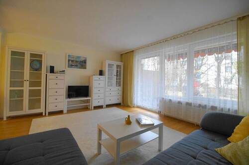 Wohnzimmer - Etagenwohnung mit 100,00 m&sup2; in Augsburg zum Kaufen