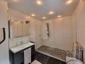 Badezimmer-Duschbad - 