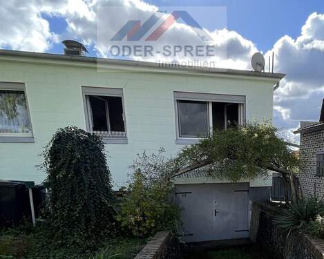 Rückansicht mit Garagenzufahrt - Einfamilienhaus mit 84,00 m² in Fürstenwalde/Spree zum Kaufen