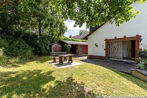 Außensitzplatz - Einfamilienhaus mit 232,00 m² in Barweiler zum Kaufen