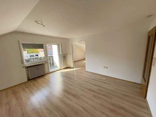 Wohnzimmer - Etagenwohnung mit 80,00 m&sup2; in Kümmersbruck zur Miete