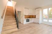 Wohnküche mit Treppe - 2 Zimmer Etagenwohnung zum Kaufen in Berlin