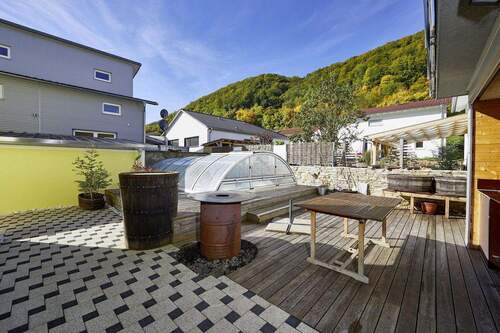 Terasse und Feuertonne - 1 Zimmer Mehrfamilienhaus, Wohnhaus in Bad Ditzenbach