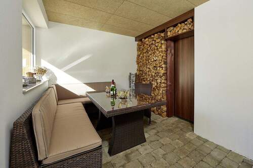 Partyraum im Poolbereich - 