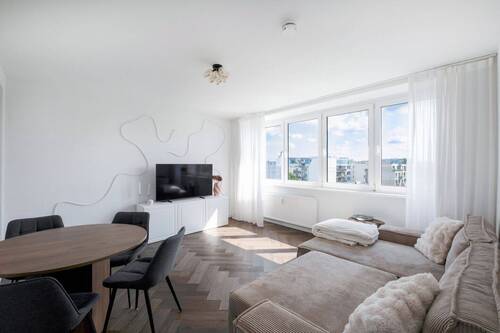 Wohnzimmer - Moderne Wohnung mit Weitblick über die Dächer Berlins