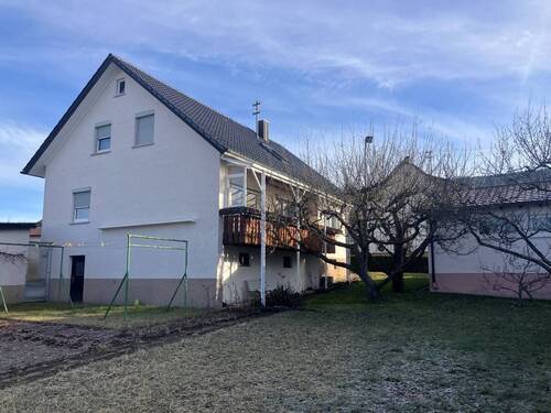 Rückansicht West - Viel Platz in ruhiger Lage - EFH mit 8 Zimmer, Garten und Garagen