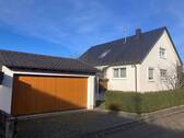 Seitenansicht Süd mit Doppelgarage - 8 Zimmer Mehrfamilienhaus, Wohnhaus in Denkingen