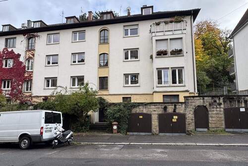 Ansicht Straßenseite - 1 Zimmer Mehrfamilienhaus, Wohnhaus zum Kaufen in Stuttgart