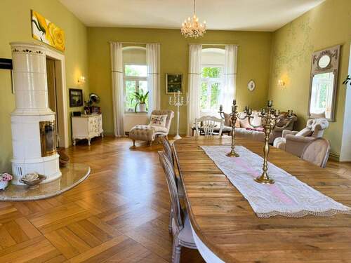 Wohnbereich mit Blick zum Esszimmer - 