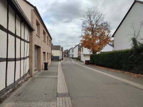 Einfahrtstrasse - 