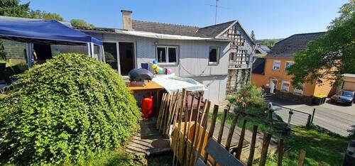 Blick auf Haupthaus, Partyraum.jpg - ***TOP-Lage in Wachtberg-Pech***Vielseitig bebauberes grosses Grundstück mit alten Haus***