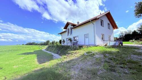 Hausansicht - Einfamilienhaus mit 140,00 m&sup2; in Niederbergkirchen zum Kaufen