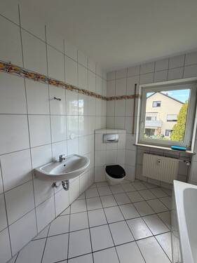 Badezimmer mit Fenster - 