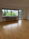 Wohnzimmer mit Balkonzugang - 