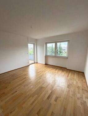 Elternschlafzimmer mit Zugang zum Balkon - 