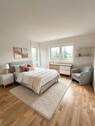 Elternschlafzimmer mit Zugang zum Balkon - (KI gen - 