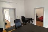 Blick von Zimmer 1 zum Hauptgang und Zimmer 2.jpg - 