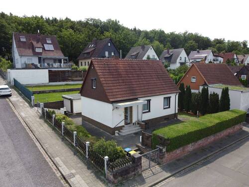 Bild 1 - Kleines Wohnhaus mit Garten in ruhiger Stadtlage!
