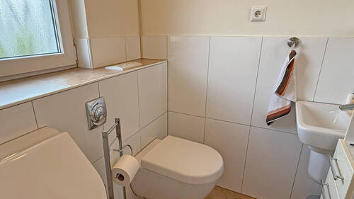 Gäste-WC - Reihenendhaus mit 133,00 m² in Moers zum Kaufen