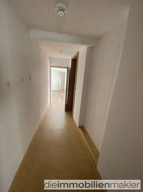 Flur einer Wohnung - Mehrfamilienhaus, Wohnhaus in Luckau zum Kaufen