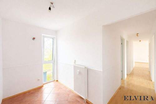 großzügiger Dielenbereich - 