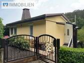 Hausansicht - Schöner gepflegter Garten mit kleinem Einfamilienhaus - Hier kann Ihr Urlaub beginnen