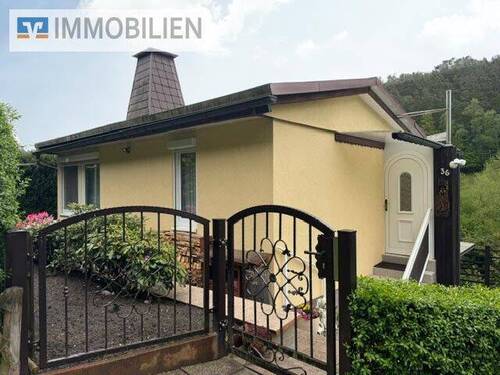 Hausansicht - Schöner gepflegter Garten mit kleinem Einfamilienhaus - Hier kann Ihr Urlaub beginnen