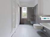 Modernes Tageslichtbadezimmer mit Walk-In Dusche - 