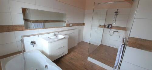 Bad (Obergeschoss) - Einfamilienhaus mit 217,00 m² in Cottbus zum Kaufen