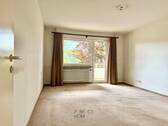 Zimmer 1 OG unrenoviert - 