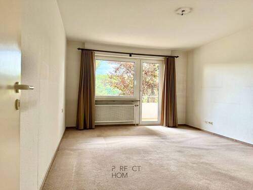Zimmer 1 OG unrenoviert - 