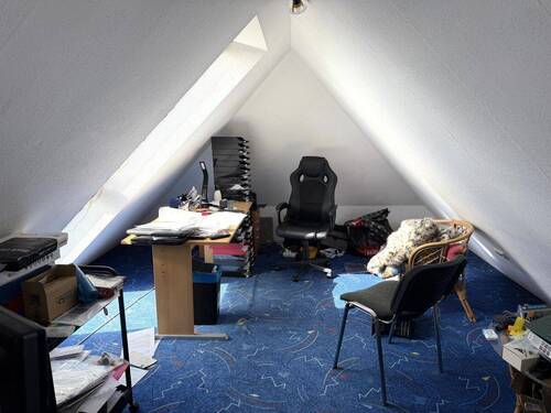 wohnl. ausgebauter Spitzboden - 